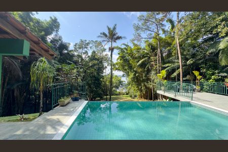 Casa para alugar com 5000m², 6 quartos e 6 vagas Casa para alugar com 5000m², 6 quartos e 6 vagasPiscina