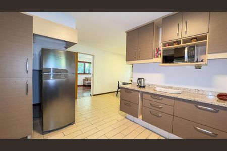 Casa para alugar com 5000m², 6 quartos e 6 vagas Casa para alugar com 5000m², 6 quartos e 6 vagasCozinha