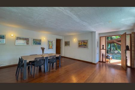 Casa para alugar com 5000m², 6 quartos e 6 vagas Casa para alugar com 5000m², 6 quartos e 6 vagasSala