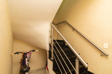 Casa à venda com 330m², 3 quartos e 3 vagas Casa à venda com 330m², 3 quartos e 3 vagasEscada