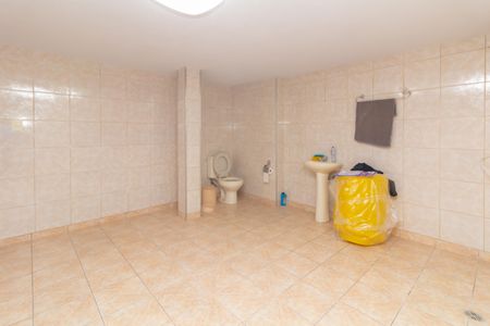 Casa à venda com 330m², 3 quartos e 3 vagas Casa à venda com 330m², 3 quartos e 3 vagasBanheiro de serviço