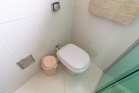 Casa à venda com 330m², 3 quartos e 3 vagas Casa à venda com 330m², 3 quartos e 3 vagasBanheiro 2