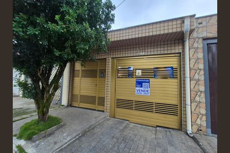 Casa à venda com 330m², 3 quartos e 3 vagas Casa à venda com 330m², 3 quartos e 3 vagasplaca