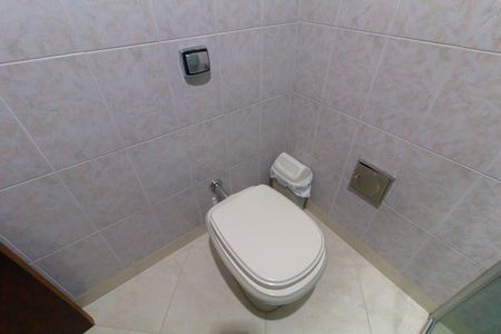 Casa à venda com 330m², 3 quartos e 3 vagas Casa à venda com 330m², 3 quartos e 3 vagasBanheiro 1