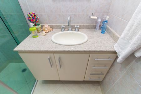 Casa à venda com 330m², 3 quartos e 3 vagas Casa à venda com 330m², 3 quartos e 3 vagasBanheiro 1