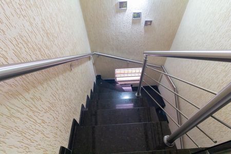 Casa à venda com 330m², 3 quartos e 3 vagas Casa à venda com 330m², 3 quartos e 3 vagasEscada