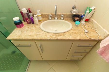 Casa à venda com 330m², 3 quartos e 3 vagas Casa à venda com 330m², 3 quartos e 3 vagasBanheiro 2