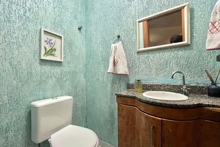 Casa de condomínio à venda com 176m², 3 quartos e 2 vagasLavabo