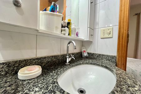 Casa de condomínio à venda com 176m², 3 quartos e 2 vagasBanheiro da Suíte