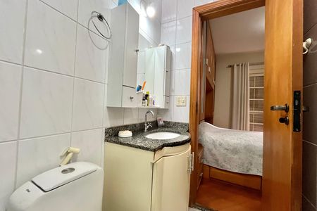 Casa de condomínio à venda com 176m², 3 quartos e 2 vagasBanheiro da Suíte