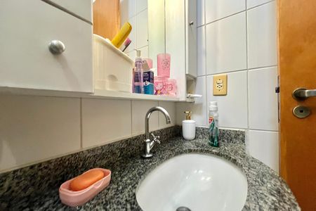 Casa de condomínio à venda com 176m², 3 quartos e 2 vagasBanheiro Corredor