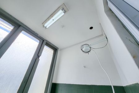 Banheiro  de kitnet/studio para alugar com 1 quarto, 30m² em Centro, Rio de Janeiro