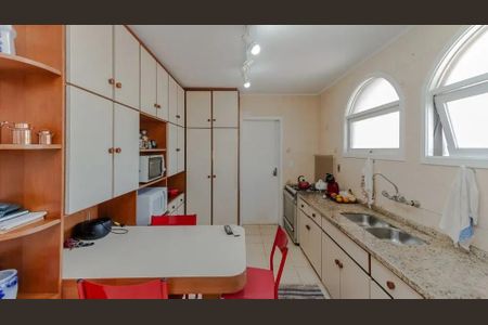 Cozinha de apartamento para alugar com 3 quartos, 121m² em Petrópolis, Porto Alegre