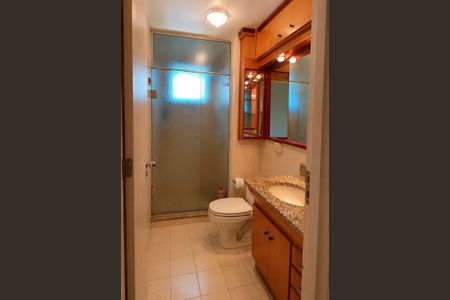 Banheiro 3 de apartamento para alugar com 3 quartos, 121m² em Petrópolis, Porto Alegre