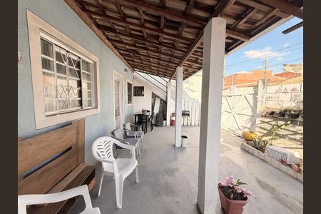 Casa à venda com 234m², 4 quartos e 2 vagasQuintal - Casa 2