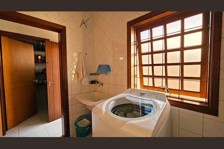 Casa à venda com 241m², 4 quartos e 4 vagas