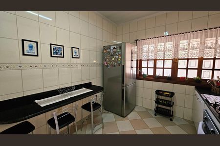 Casa à venda com 241m², 4 quartos e 4 vagas