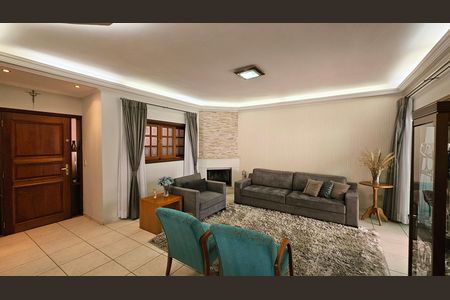 Casa à venda com 241m², 4 quartos e 4 vagas