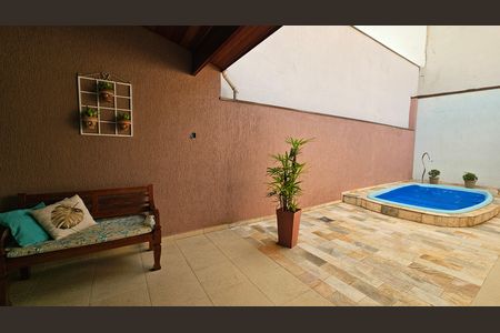 Casa à venda com 241m², 4 quartos e 4 vagas