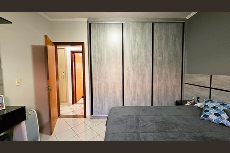 Casa à venda com 241m², 4 quartos e 4 vagas