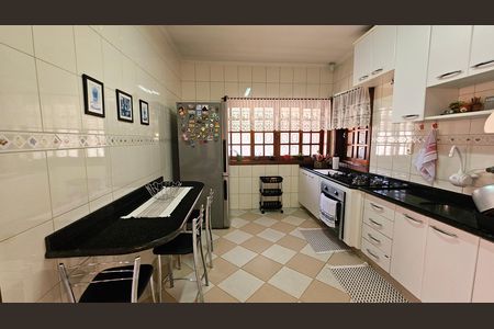 Casa à venda com 241m², 4 quartos e 4 vagas