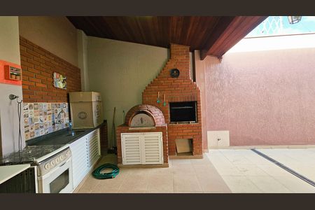 Casa à venda com 241m², 4 quartos e 4 vagas