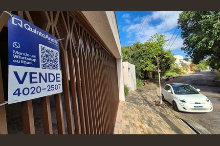 Casa à venda com 241m², 4 quartos e 4 vagas