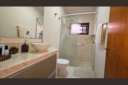 Casa à venda com 241m², 4 quartos e 4 vagas