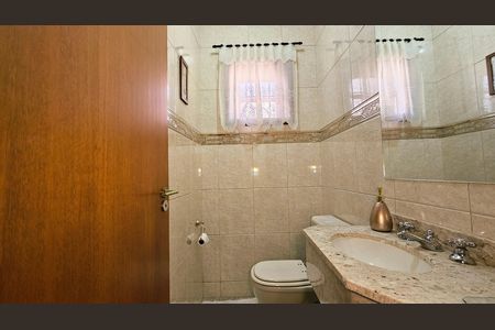 Casa à venda com 241m², 4 quartos e 4 vagas