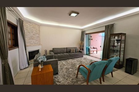 Casa à venda com 241m², 4 quartos e 4 vagas