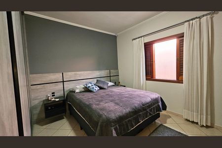 Casa à venda com 241m², 4 quartos e 4 vagas