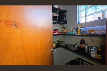 Casa à venda com 241m², 4 quartos e 4 vagas
