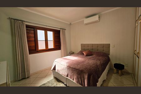 Casa à venda com 241m², 4 quartos e 4 vagas