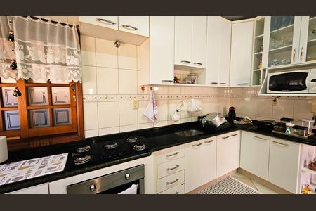 Casa à venda com 241m², 4 quartos e 4 vagas