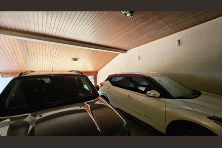 Casa à venda com 241m², 4 quartos e 4 vagas