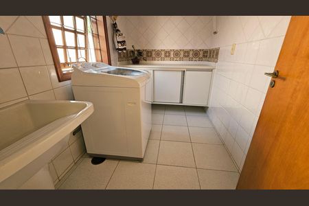 Casa à venda com 241m², 4 quartos e 4 vagas