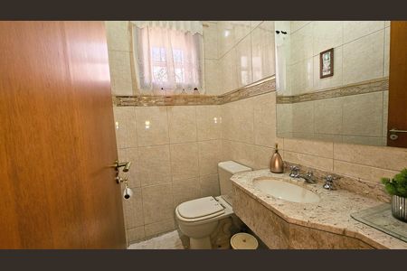 Casa à venda com 241m², 4 quartos e 4 vagas