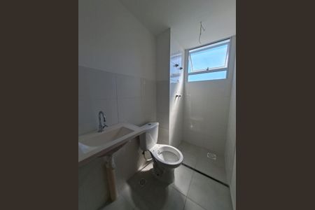 Banheiro de apartamento para alugar com 2 quartos, 45m² em Rio do Ouro , Niterói