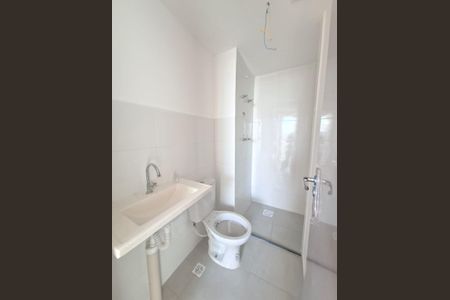 Banheiro de apartamento para alugar com 2 quartos, 45m² em Rio do Ouro , Niterói