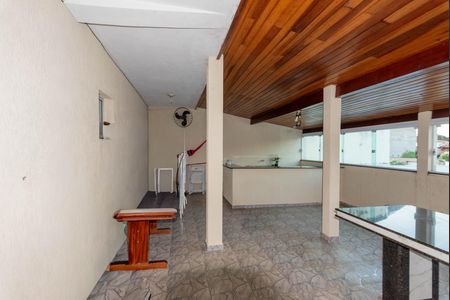 Casa à venda com 430m², 5 quartos e 4 vagas Casa à venda com 430m², 5 quartos e 4 vagasVaranda