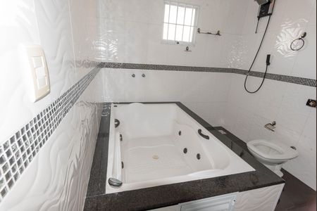 Casa à venda com 430m², 5 quartos e 4 vagas Casa à venda com 430m², 5 quartos e 4 vagasSuíte 3