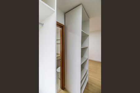 Closet da suíte de apartamento para alugar com 3 quartos, 113m² em Residencial Tambore Iii, Santana de Parnaíba