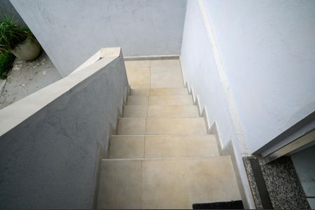 Casa para alugar com 192m², 3 quartos e 2 vagas Casa para alugar com 192m², 3 quartos e 2 vagasEscada