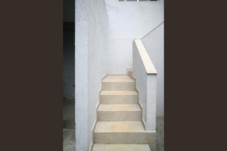 Casa para alugar com 192m², 3 quartos e 2 vagas Casa para alugar com 192m², 3 quartos e 2 vagasEscada