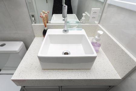 Apartamento à venda com 44m², 2 quartos e 1 vaga Apartamento à venda com 44m², 2 quartos e 1 vagaBanheiro
