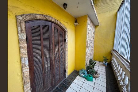 Casa à venda com 250m², 4 quartos e 2 vagas Casa à venda com 250m², 4 quartos e 2 vagasVaranda