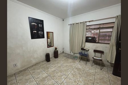 Casa à venda com 250m², 4 quartos e 2 vagas Casa à venda com 250m², 4 quartos e 2 vagasSala