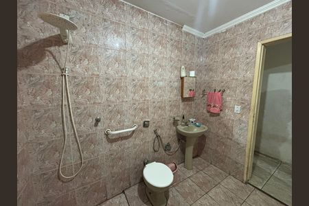 Banheiro de casa à venda com 4 quartos, 250m² em Conjunto Habitacional Aguia de Haia, São Paulo