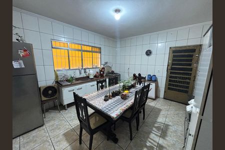 Casa à venda com 250m², 4 quartos e 2 vagas Casa à venda com 250m², 4 quartos e 2 vagasCozinha