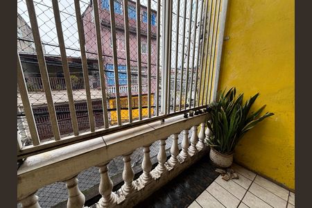 Casa à venda com 250m², 4 quartos e 2 vagas Casa à venda com 250m², 4 quartos e 2 vagasVaranda